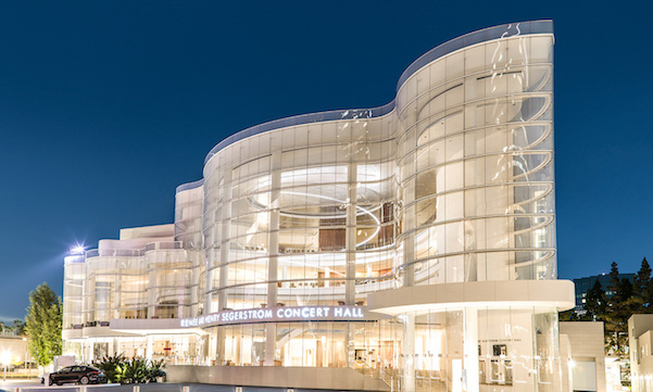 COSTA MESA, CALIFORNIA - 4 APR 2023: Unity Bridge, connecting South Coast  Plaza and Town Center and The Segerstrom Center Stock Photo - Alamy