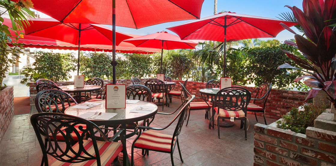 Dining on Costa Mesa's 17th street ramada